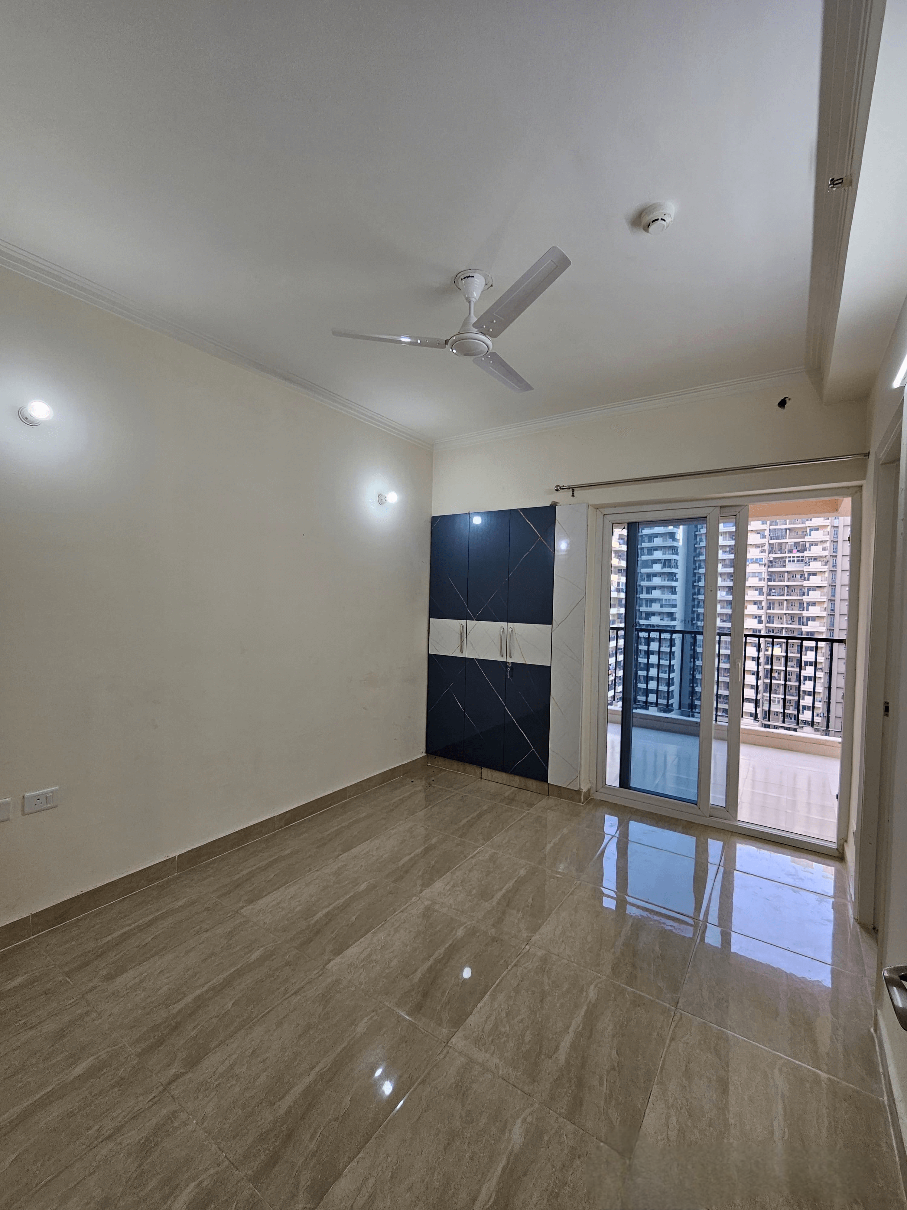 14th Avenue : 2 BHK Flat for sale in Gaur City 2 Noida Extension 