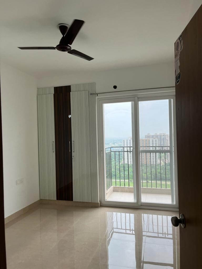 Himalaya Pride : 2+1 BHK Flat for sale in TechZone 4, Noida Extension