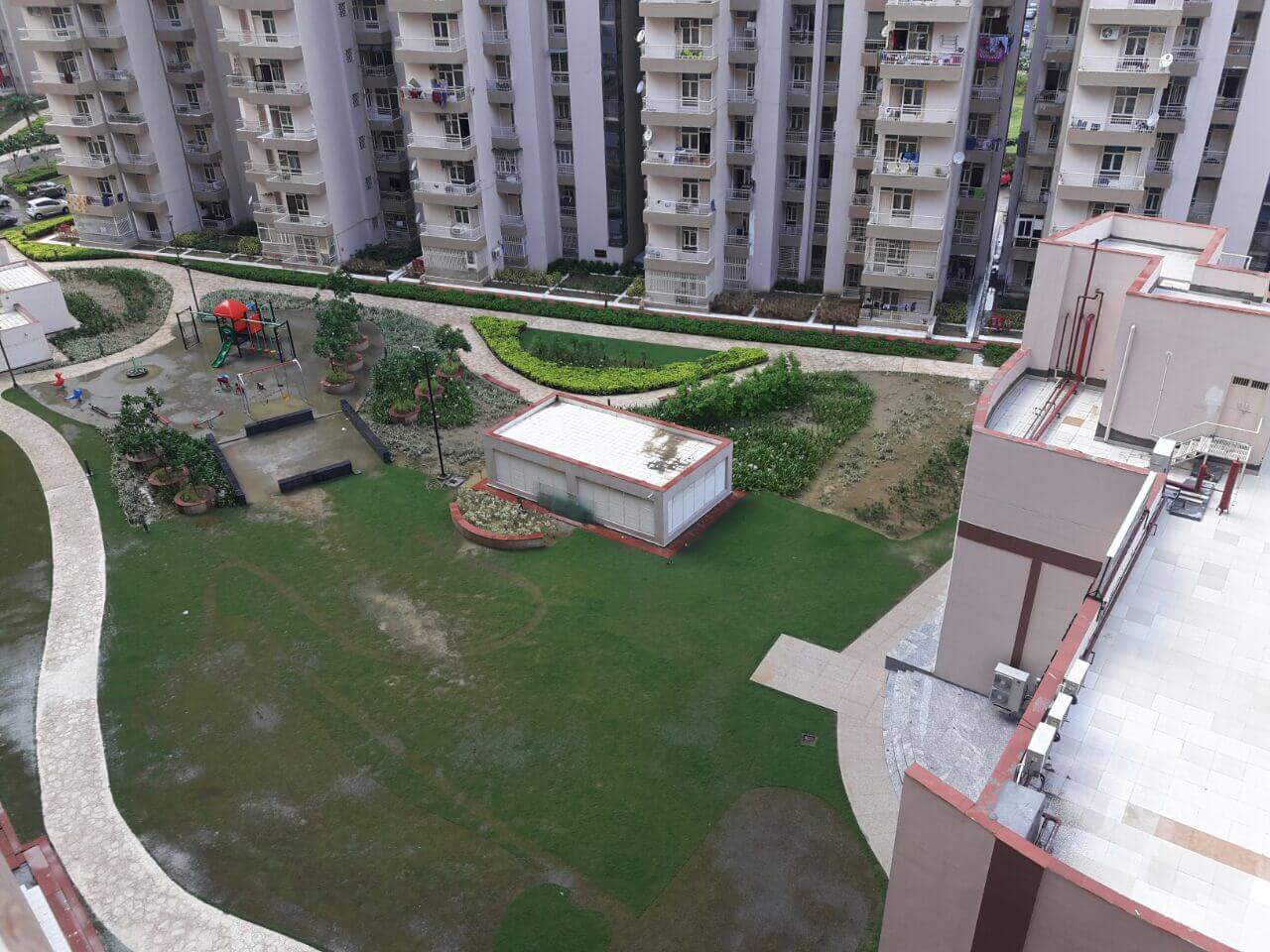 Supertech Capetown : 2 + 1 BHK Flat for sale in Sector 74, Noida